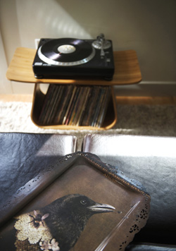 Norfolk - Record Player - Detail